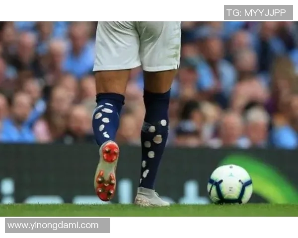 不剪球袜的足球球星是谁？他们背后的独特原因与坚持